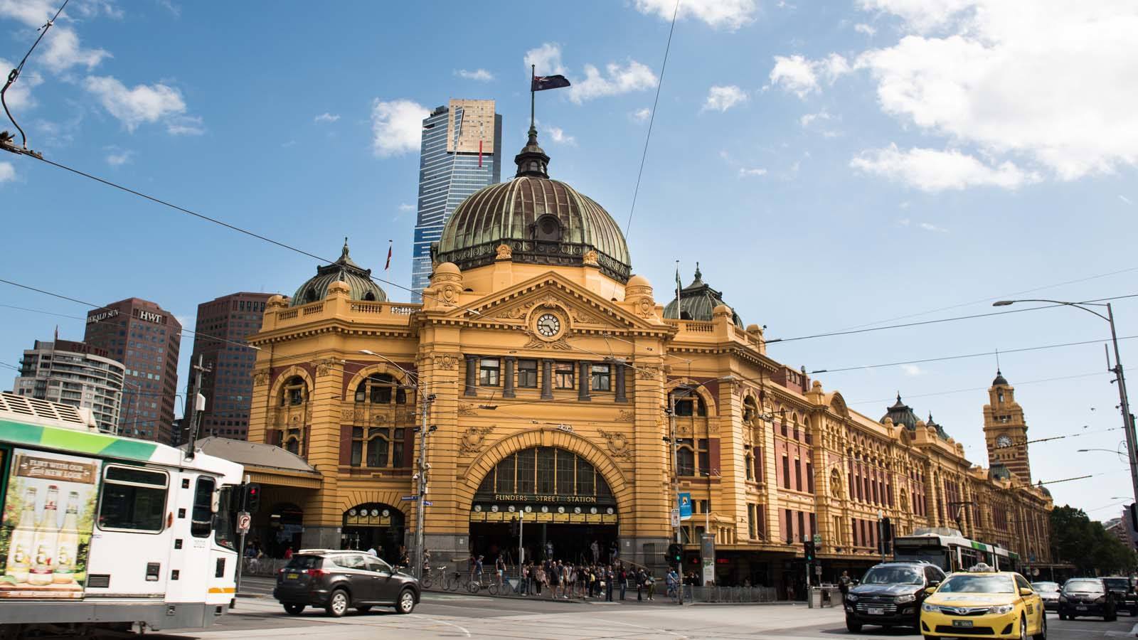 Melbourne_Flinders-street-station