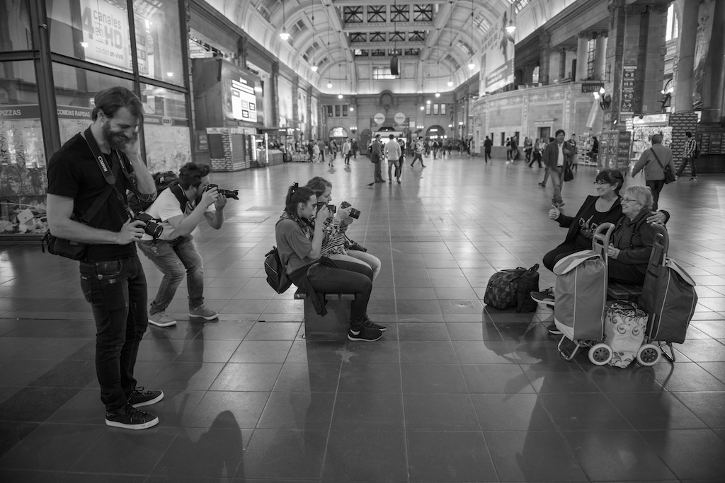 Estação de Metro Retiro, em Buenos Aires, durante uma viagem fotográfica planejada e operada por Insight Viagens.
