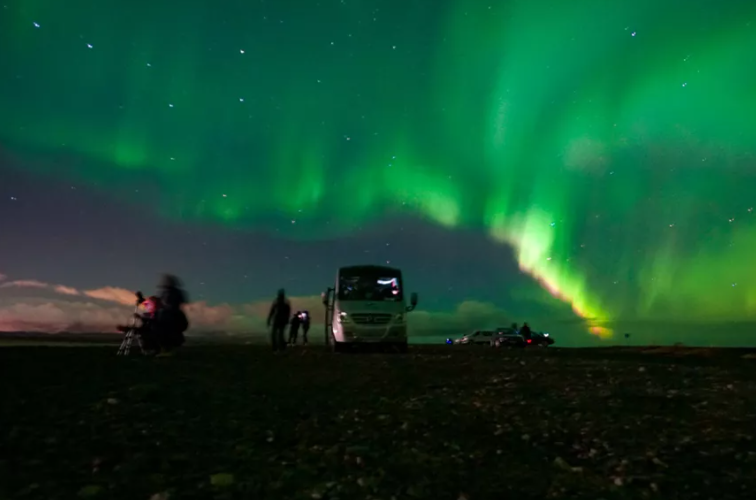 Essential Lights Islândia, uma viagem de experiências na ilha de fogo, gelo e auroras boreais, planejada by Insight Viagens.